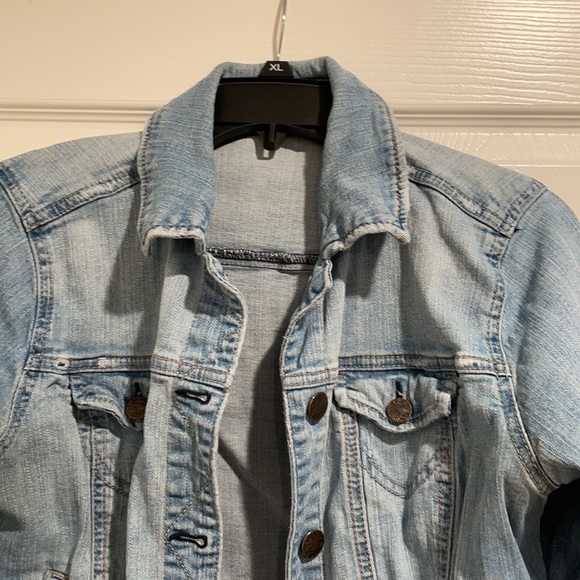 Very used blue Jean jacket - Picture 2 of 3